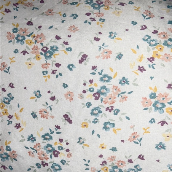 Floral Patterned Bedding Set - Picture 2 of 3